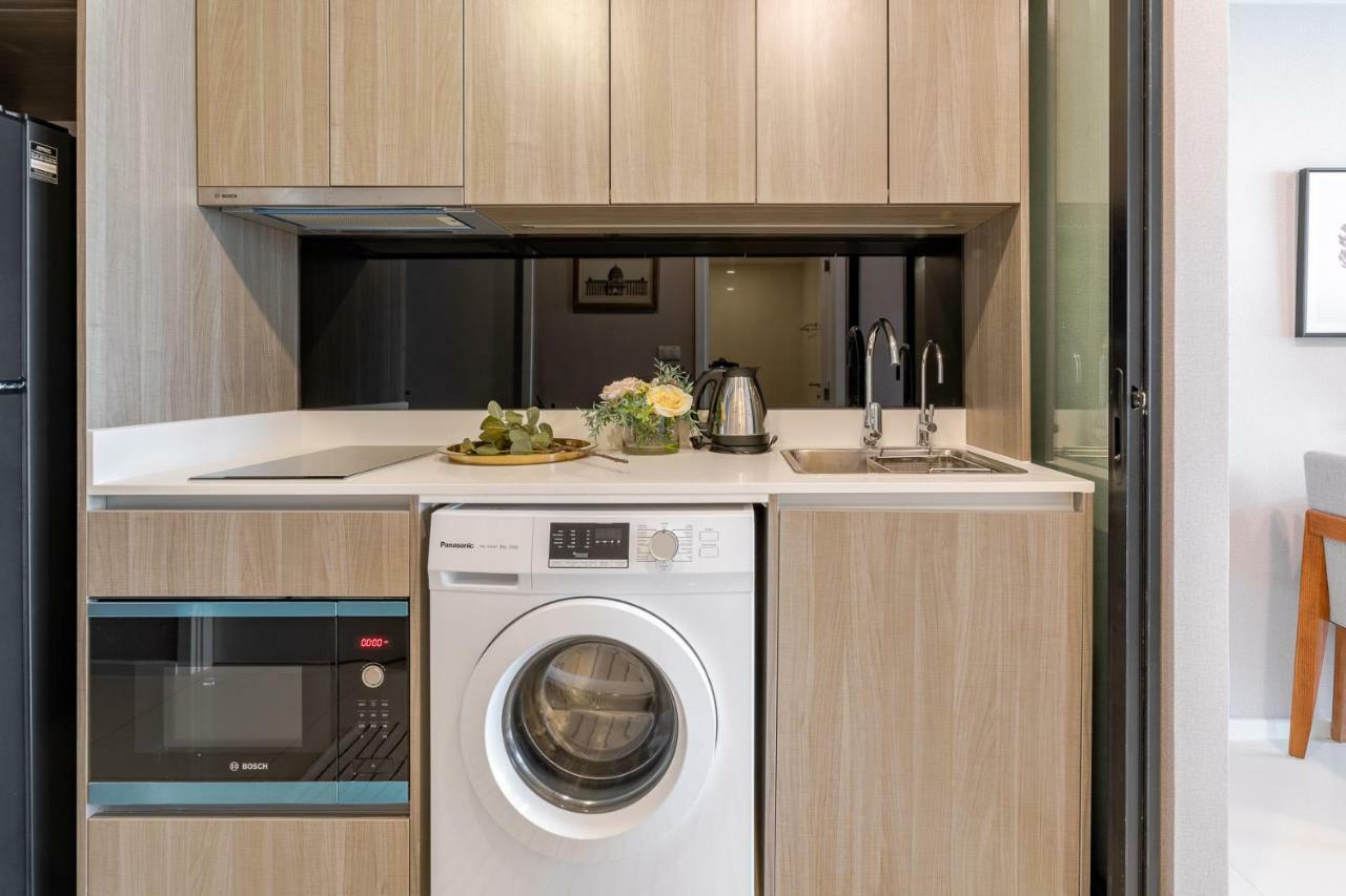 Sukhumvit Asok Modern Suite Bangkok Exterior photo
